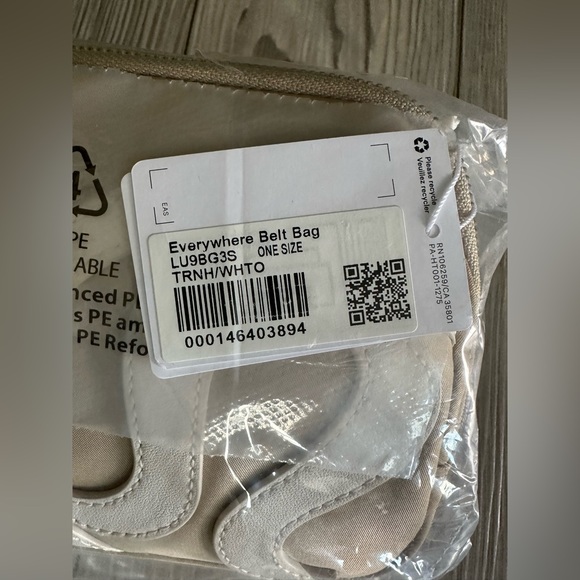 NWT Lululemon everywhere belt bag. - Picture 8 of 9